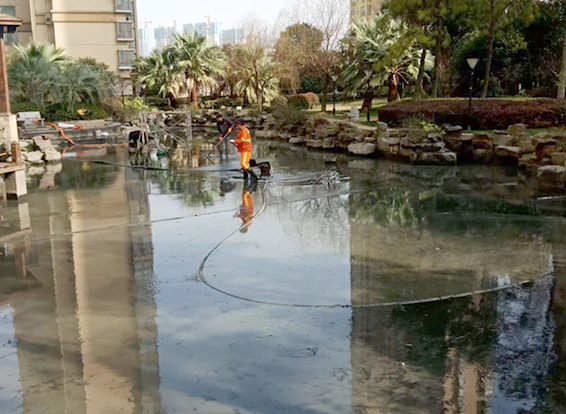 瓯海景观池淤泥清理